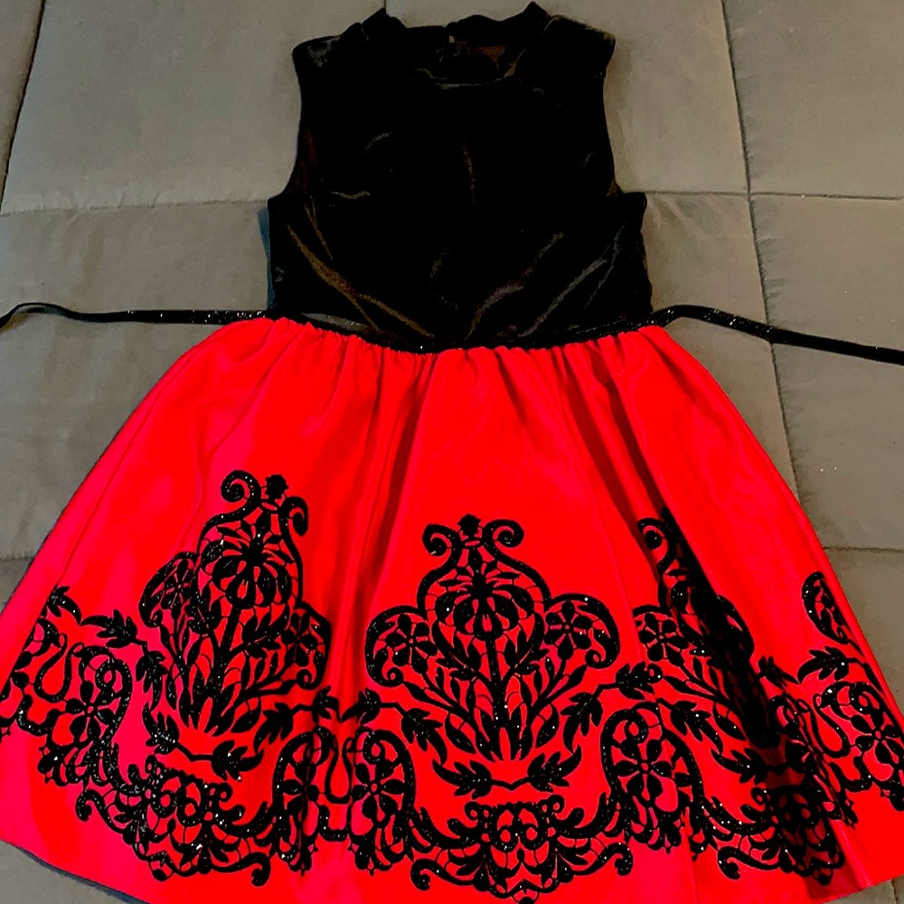 Stunning Dress for Girls!! Size 7!